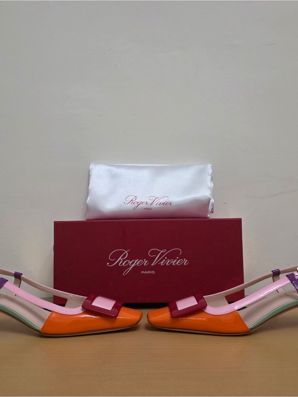 Roger Vivier Pink Orange Patent Slingback Flats with Red Buckle - Picture 3 of 12
